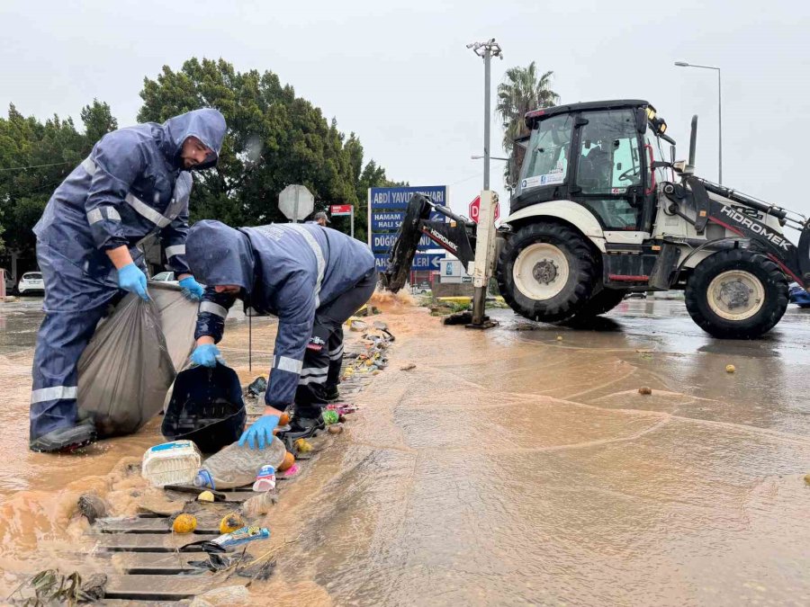 Büyükşehir Ekipleri Şiddetli Yağışa Karşı Teyakkuz Halinde