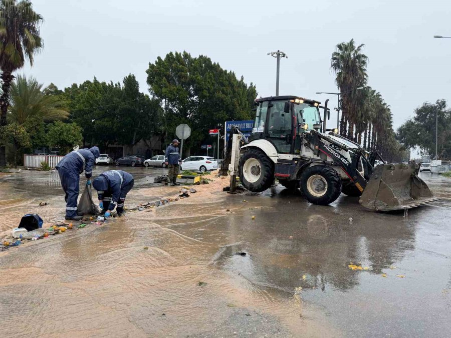 Büyükşehir Ekipleri Şiddetli Yağışa Karşı Teyakkuz Halinde