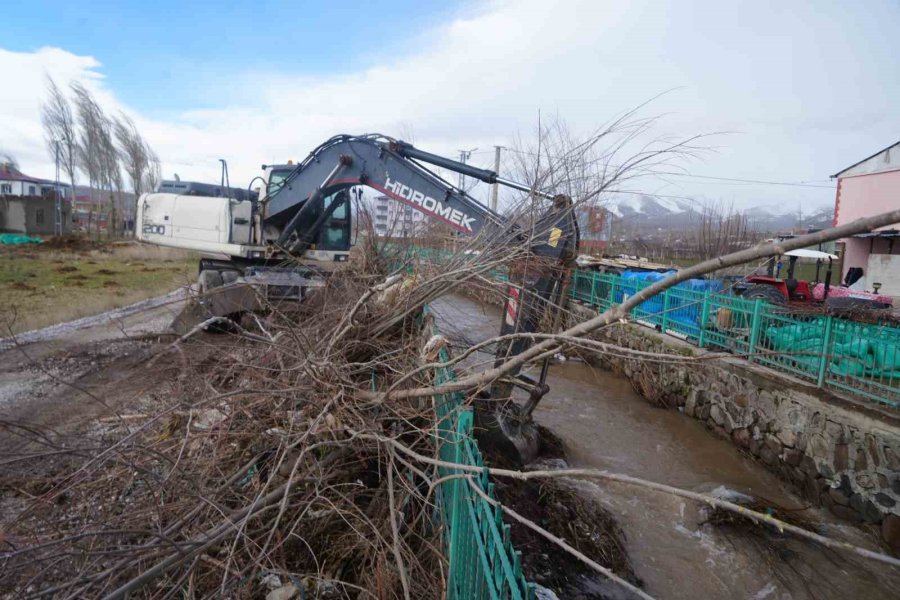Niğde’nin Çiftlik İlçesinde Yağışın Ardından Taşkınlar Yaşandı