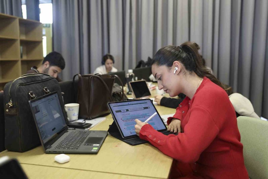 Mersin’de Okuma Salonları Gençlerin İkinci Evi Oldu