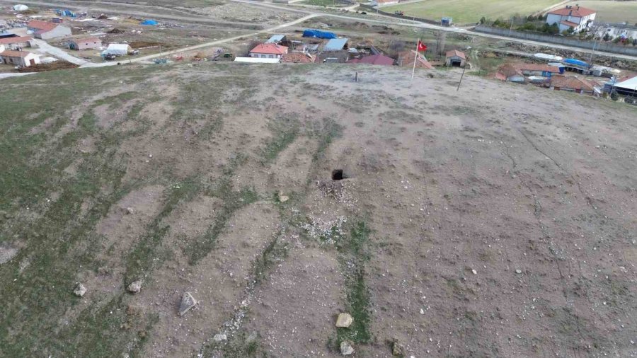 Aksaray’da Tarihi Höyükte Kaçak Kazı Köylüleri Tedirgin Ediyor