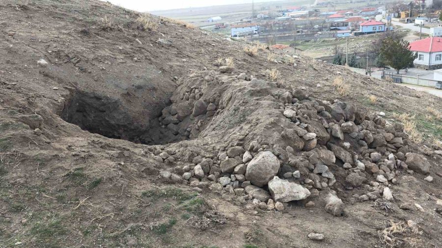 Aksaray’da Tarihi Höyükte Kaçak Kazı Köylüleri Tedirgin Ediyor