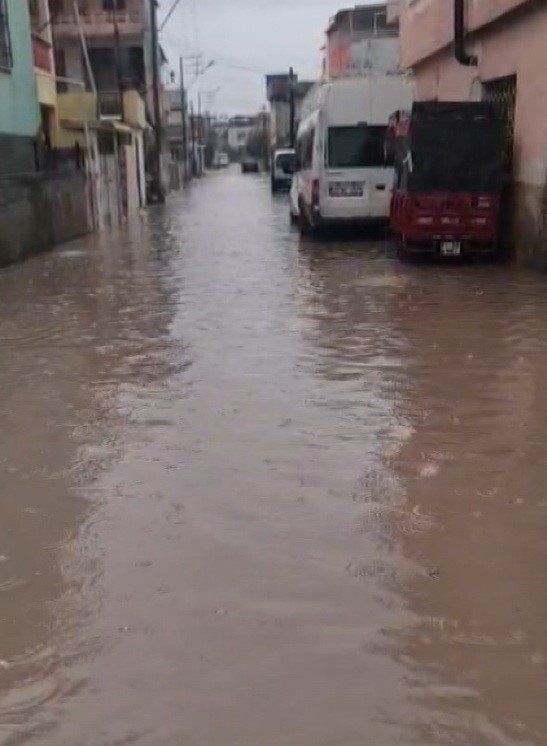 Tarsus’ta Yağmur Ve Fırtına Hayatı Olumsuz Etkiledi
