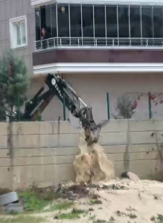 Tarsus’ta Yağmur Ve Fırtına Hayatı Olumsuz Etkiledi