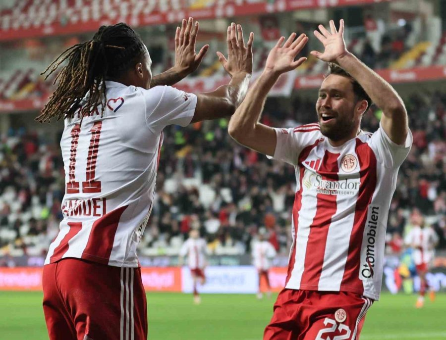 Trendyol Süper Lig: Antalyaspor: 2 - Samsunspor: 0 (ilk Yarı)