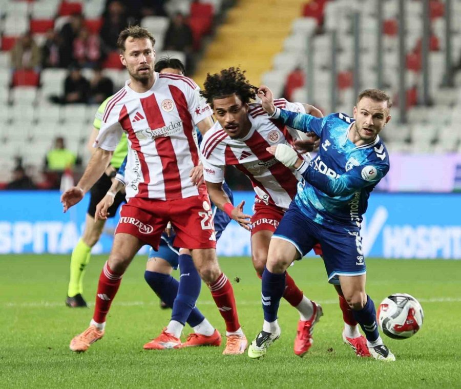 Trendyol Süper Lig: Antalyaspor: 2 - Samsunspor: 0 (ilk Yarı)