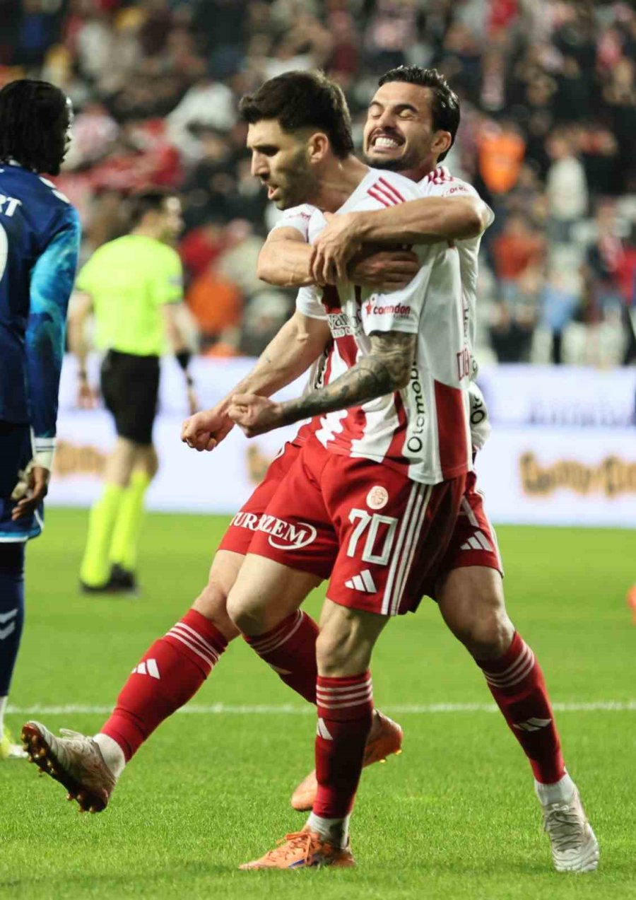 Trendyol Süper Lig: Antalyaspor: 2 - Samsunspor: 0 (ilk Yarı)