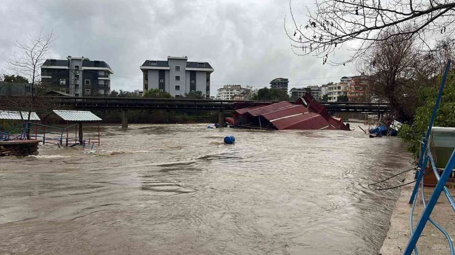 Dimçayı Taştı, İşletmeler Su Altında Kaldı Hasarın Boyutu Dronla Görüntülendi