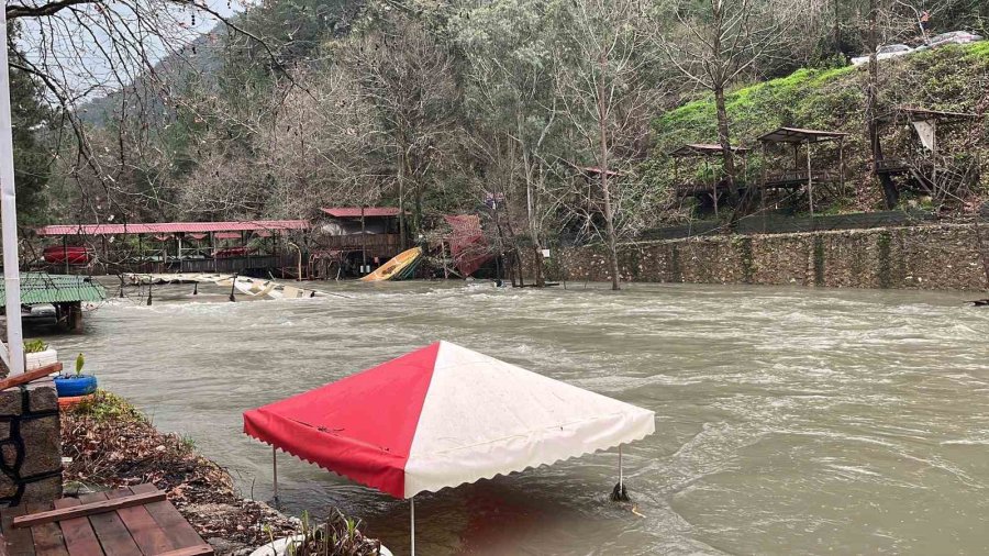 Dimçayı Taştı, İşletmeler Su Altında Kaldı Hasarın Boyutu Dronla Görüntülendi