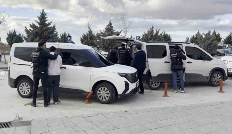 Aksaray’da Uyuşturucu Operasyonu: 8 Gözaltı