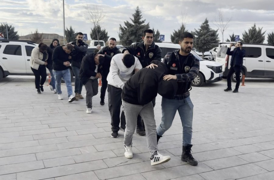 Aksaray’da Uyuşturucu Operasyonu: 8 Gözaltı