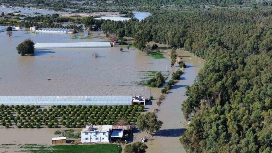 Antalya Kaş’ta Seralar Sular Altında Kaldı