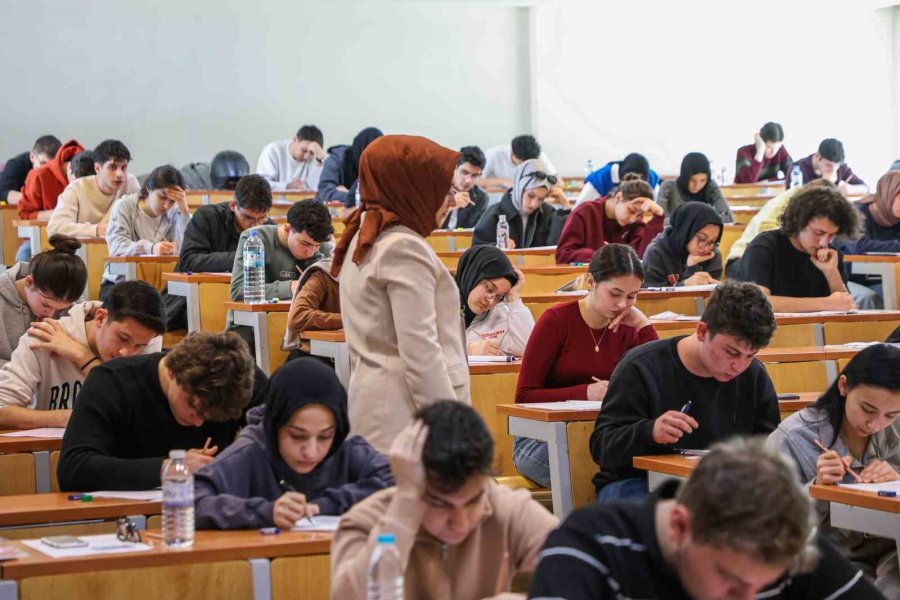 Kto Karatay’da Ödüllü Deneme Sınavı İle Yks Provası Yapıldı