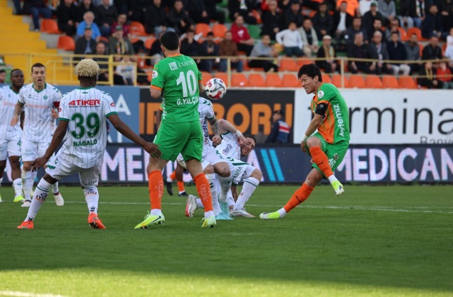 Trendyol Süper Lig: Alanyaspor: 1 - Konyaspor: 0 (ilk Yarı)