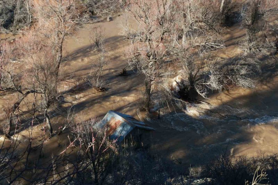 Göksu Nehri Taştı, Tarım Arazileri Sular Altında Kaldı