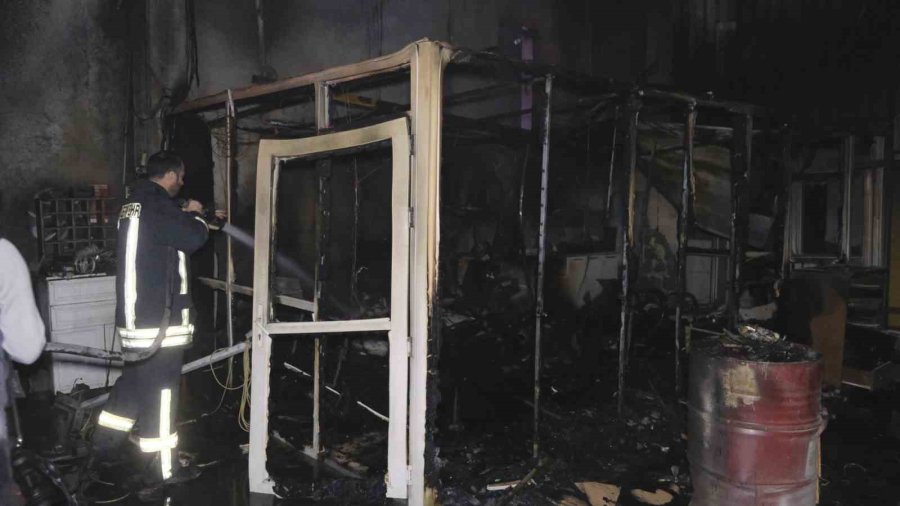 Karaman’da Dorse Üretim Fabrikasında Yangın Paniği