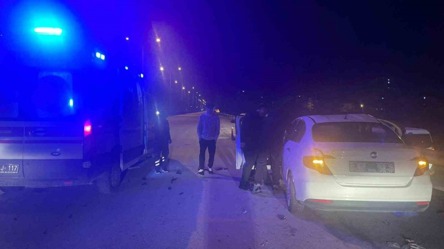 Karaman’da Ciple Otomobil Çarpıştı: 4 Yaralı