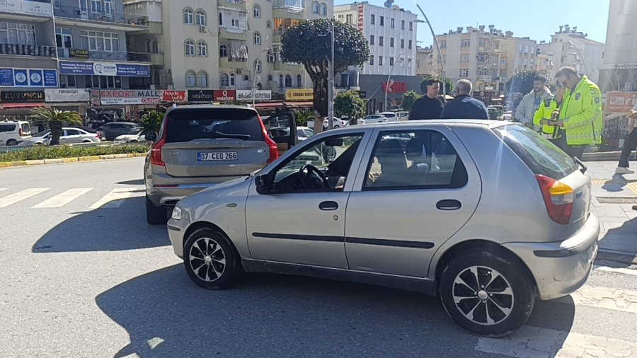 Kaza Yapan Motosikletli Israrla Polisi Çağırdı, Zararlı Çıktı