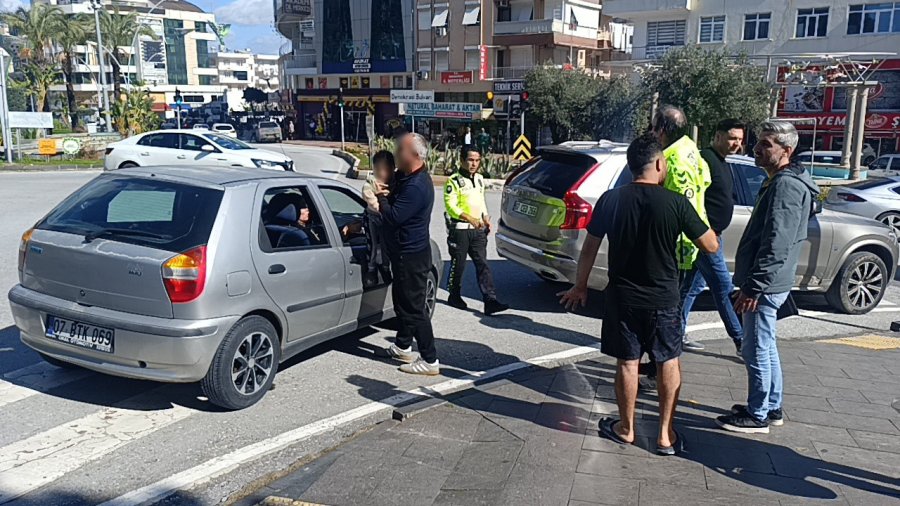 Kaza Yapan Motosikletli Israrla Polisi Çağırdı, Zararlı Çıktı