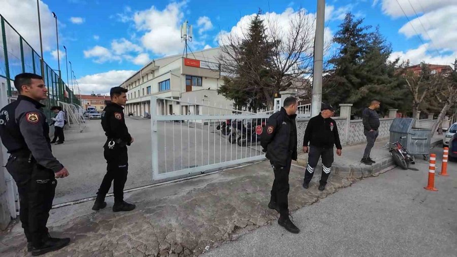 Karaman’da Motosikletin Çarptığı Polis Memuru Yaralandı