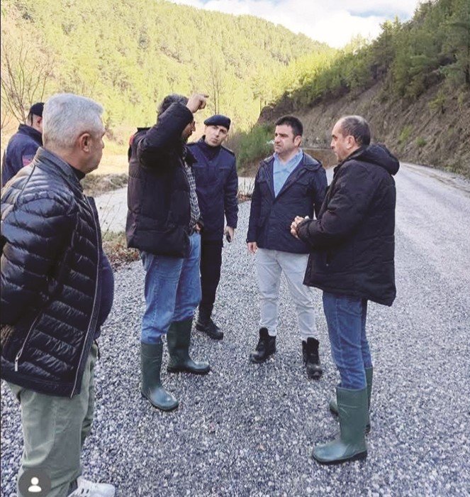 Gazipaşa’da Heyelan Yolu Yuttu