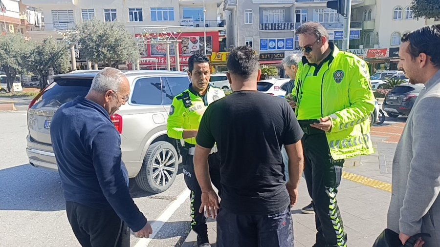 Kaza Yapan Motosikletli Israrla Polisi Çağırdı, Zararlı Çıktı