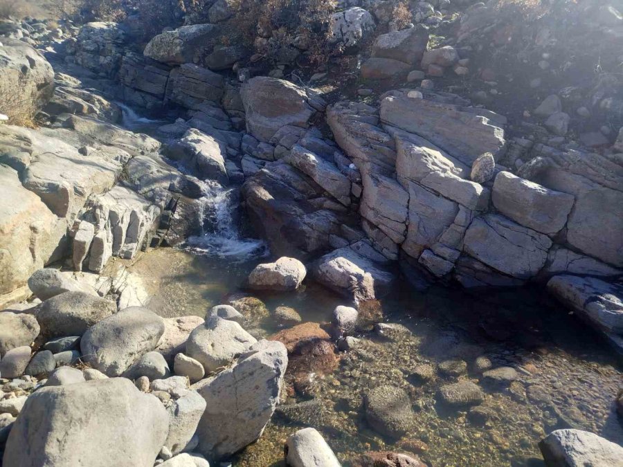 Karapınar’da Yıllardır Kuru Kalan Dereler Yeniden Akmaya Başladı