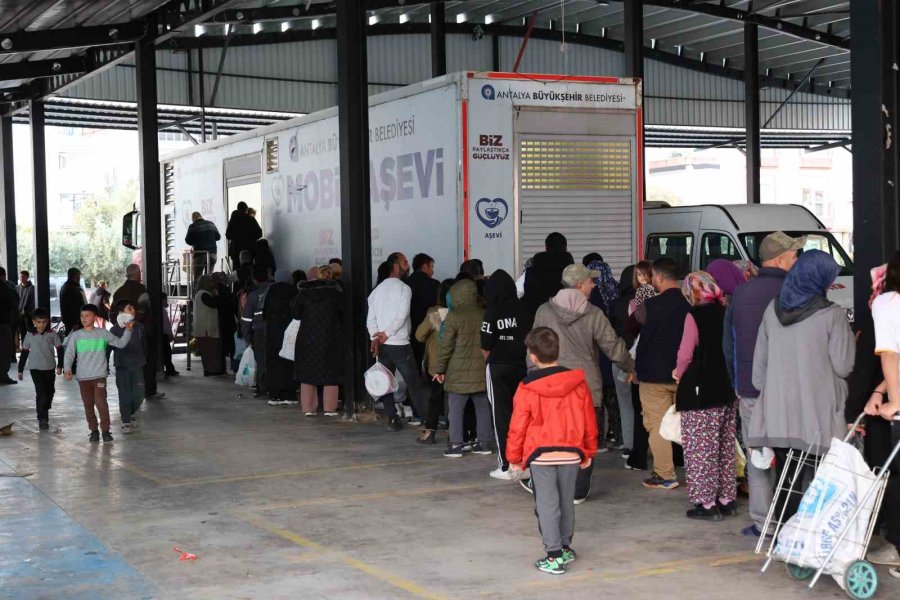 Büyükşehir Ramazan Bereketini Mahallelere Taşıyor