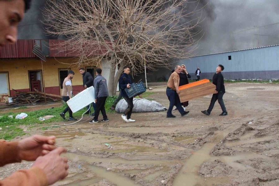 Antalya’da Ekmek Fırını Olarak Kullanılan Müstakil Yapı Alev Alev Yandı