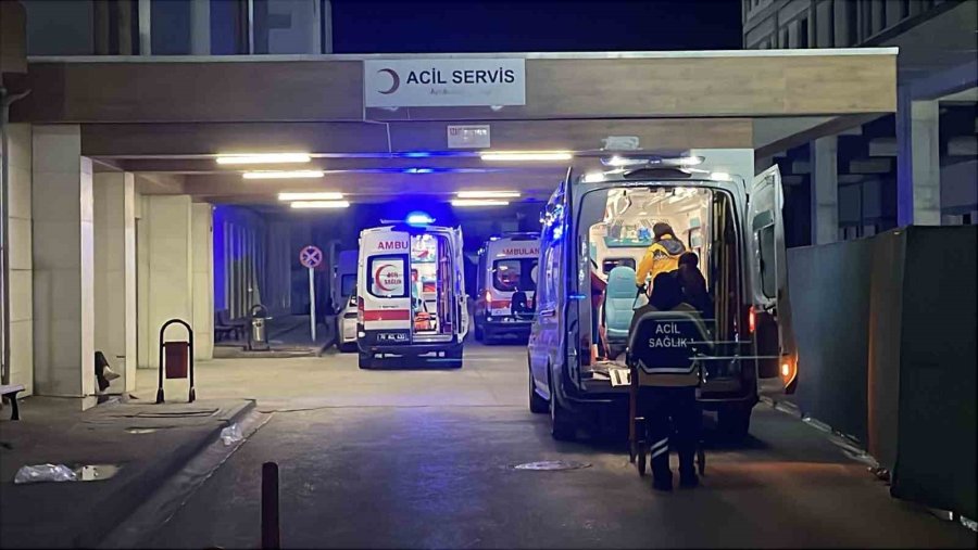 Karaman’da Hafif Ticari Araçla Scooter Çarpıştı: 1 Ağır Yaralı