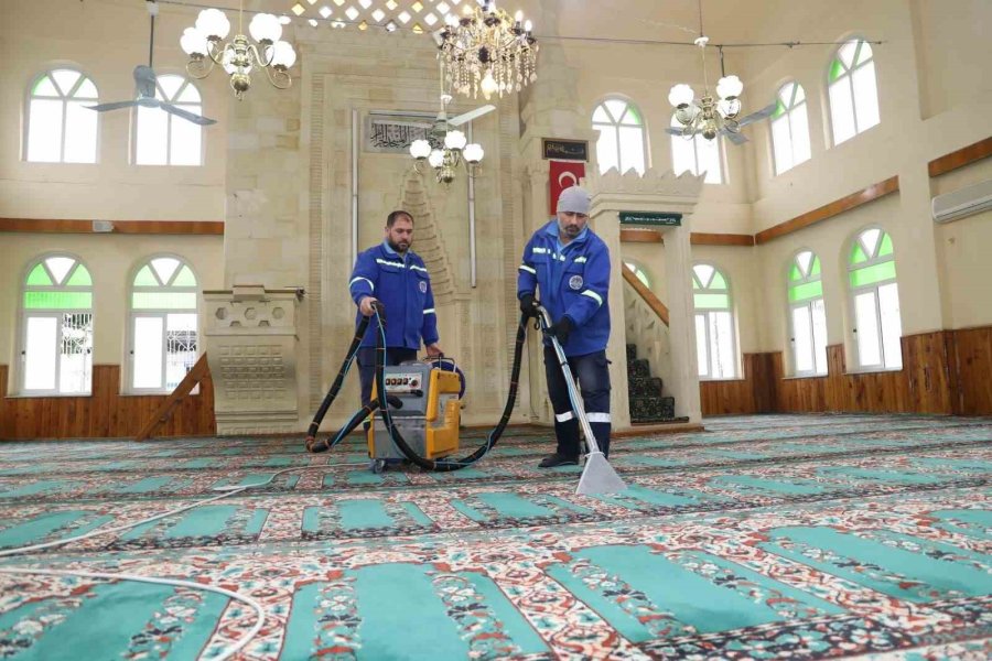 Akdeniz’de Camilerde Ramazan Hazırlığı