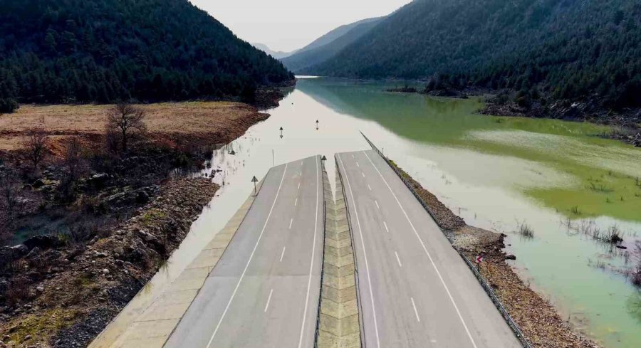 Yağmur Ve Sel Sularının Kapattığı Antalya-konya Kara Yolunda Sular Henüz Çekilmedi