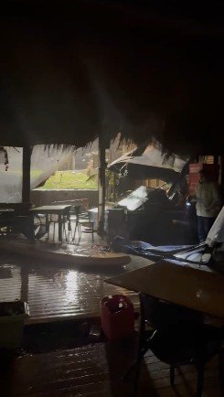 Alanya’da Etkili Olan Fırtına Sahildeki İşletmede Hasara Yol Açtı