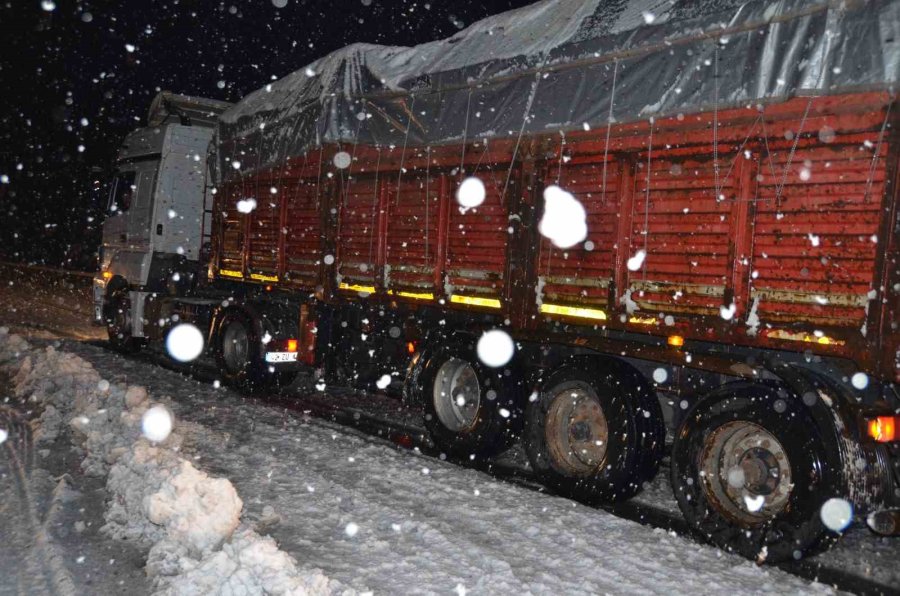 Alacabel’de Şiddetli Yağmur Kar Yağışına Döndü