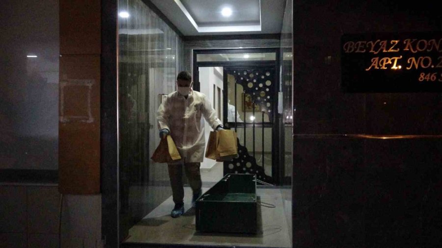 İnternette Tanıştığı Genç Tarafından Bıçaklanarak Öldürüldü