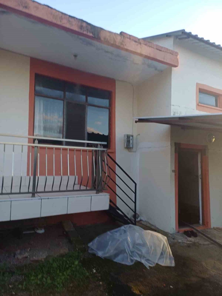 Serik’te Ev Yangını: Yaşlı Kadın Hayatını Kaybetti