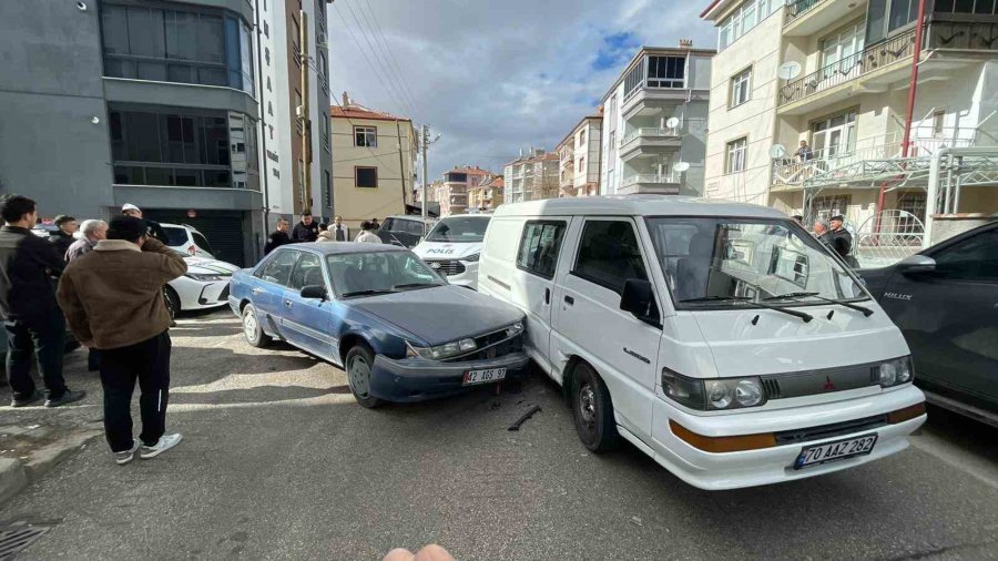 Polisten Kaçan 14 Yaşındaki Sürücü Minibüse Çarpınca Yakalandı