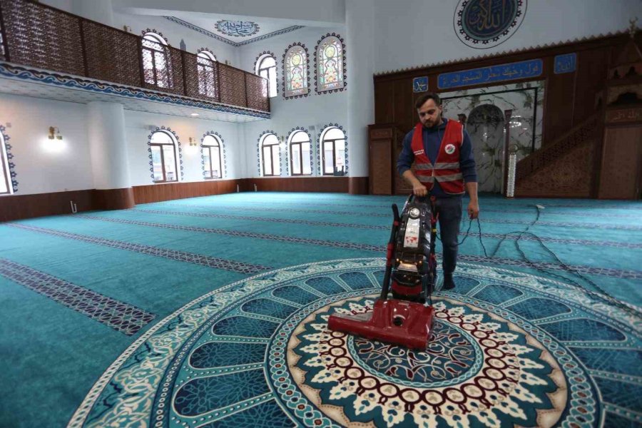 Kepez’de Camiler Ramazan’a Hazırlandı