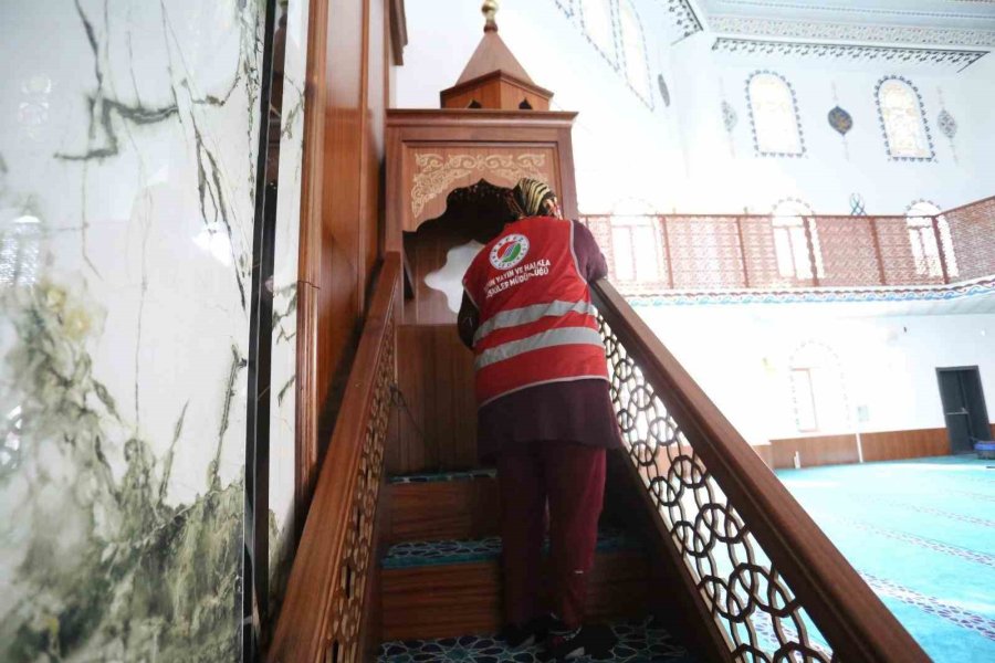 Kepez’de Camiler Ramazan’a Hazırlandı