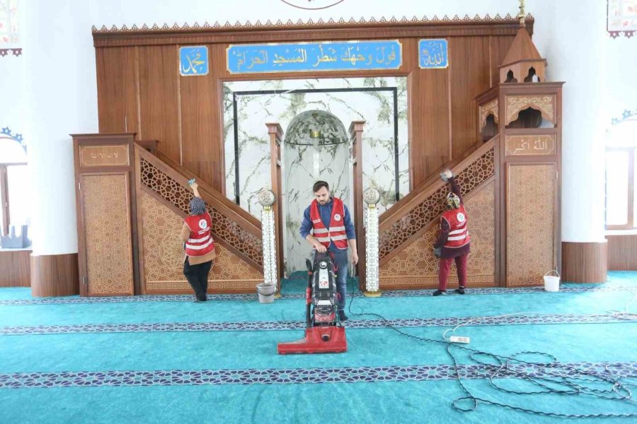 Kepez’de Camiler Ramazan’a Hazırlandı