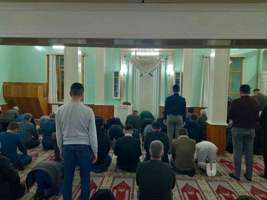 Karapınar’da İlk Teravih Namazı Kılındı