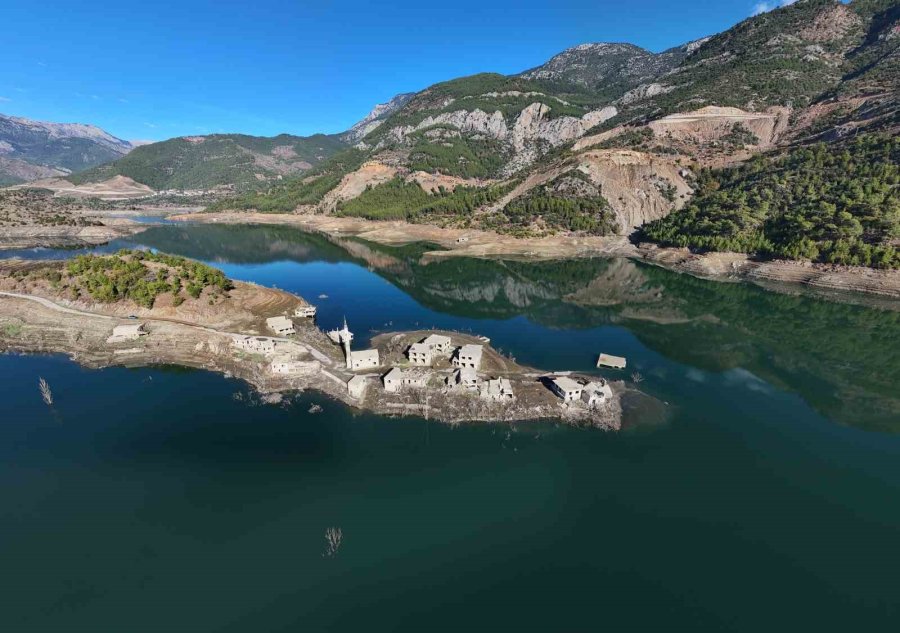 Kıbrıs’a İçme Suyu Sağlayan Baraj Doldu, İnsan Silueti Ortaya Çıktı