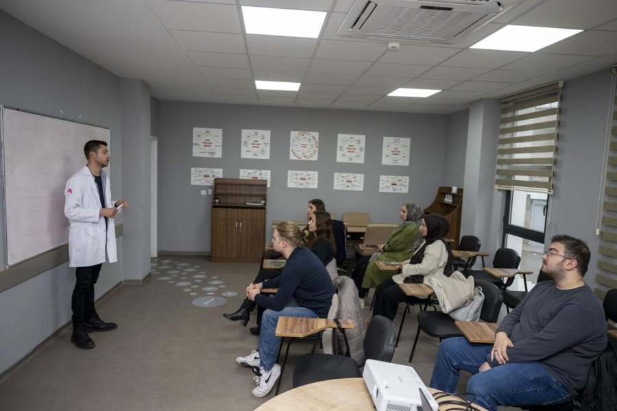 Mersin’de Mercek Kurslarıyla Turizm Sektörüne Nitelikli Personel Yetiştiriliyor