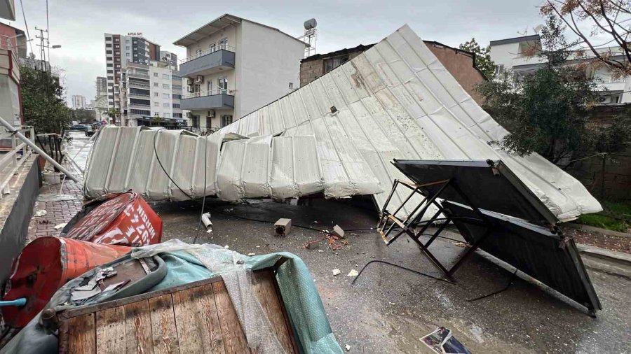 Mersin’de Fırtına Ve Sağanak Hayatı Olumsuz Etkiledi