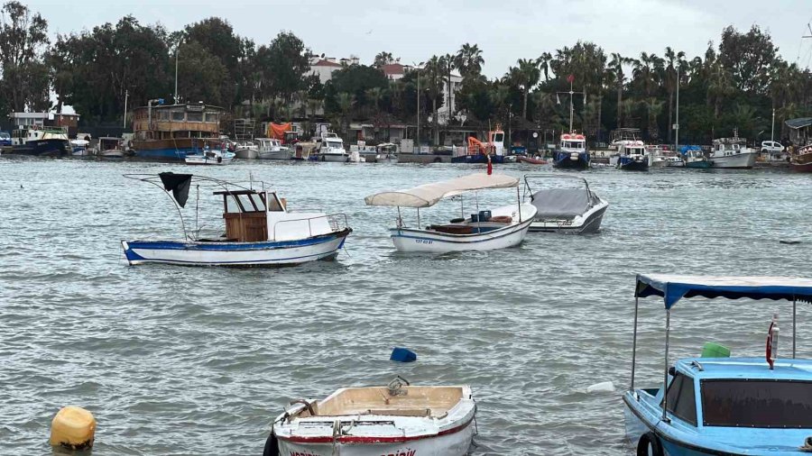 Mersin’de Fırtına Ve Sağanak Hayatı Olumsuz Etkiledi