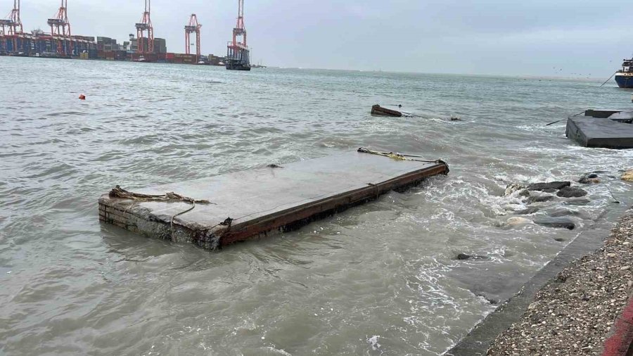 Mersin’de Fırtına Ve Sağanak Hayatı Olumsuz Etkiledi