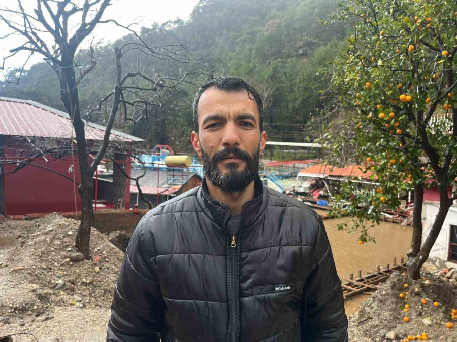 Köpeğini Sel Sularından Kurtaran Sahibi O Anları Anlattı