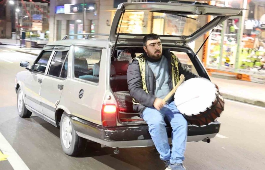 Aksaray’da Ramazan Davulcuları Hafif Kar Yağışı Altında Sahur Mesaisine Başladı