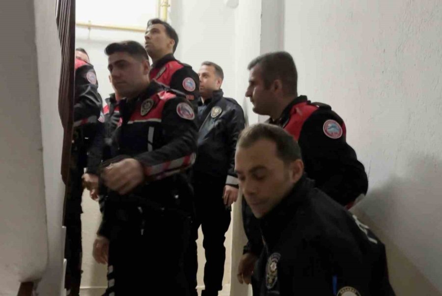 Önce Eski Eşini Ve Kuzenini Ardından Kendini Vurdu: 3 Ölü