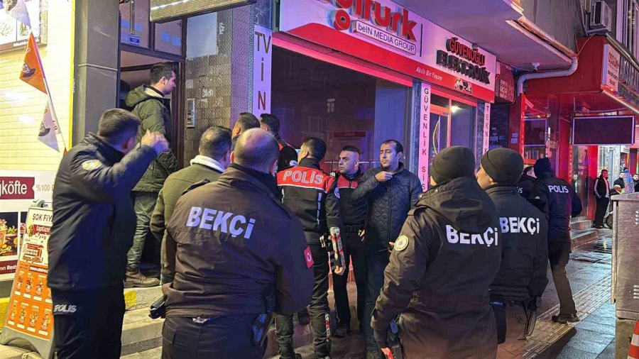 Önce Eski Eşini Ve Kuzenini Ardından Kendini Vurdu: 3 Ölü